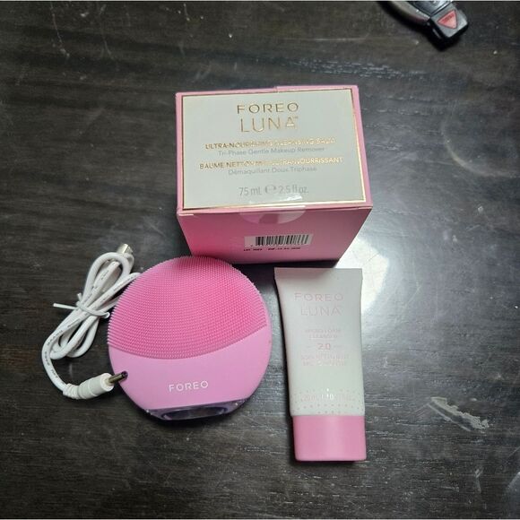 Foreo LUNA™ 3 facial cleansing device - Picture 4 of 8